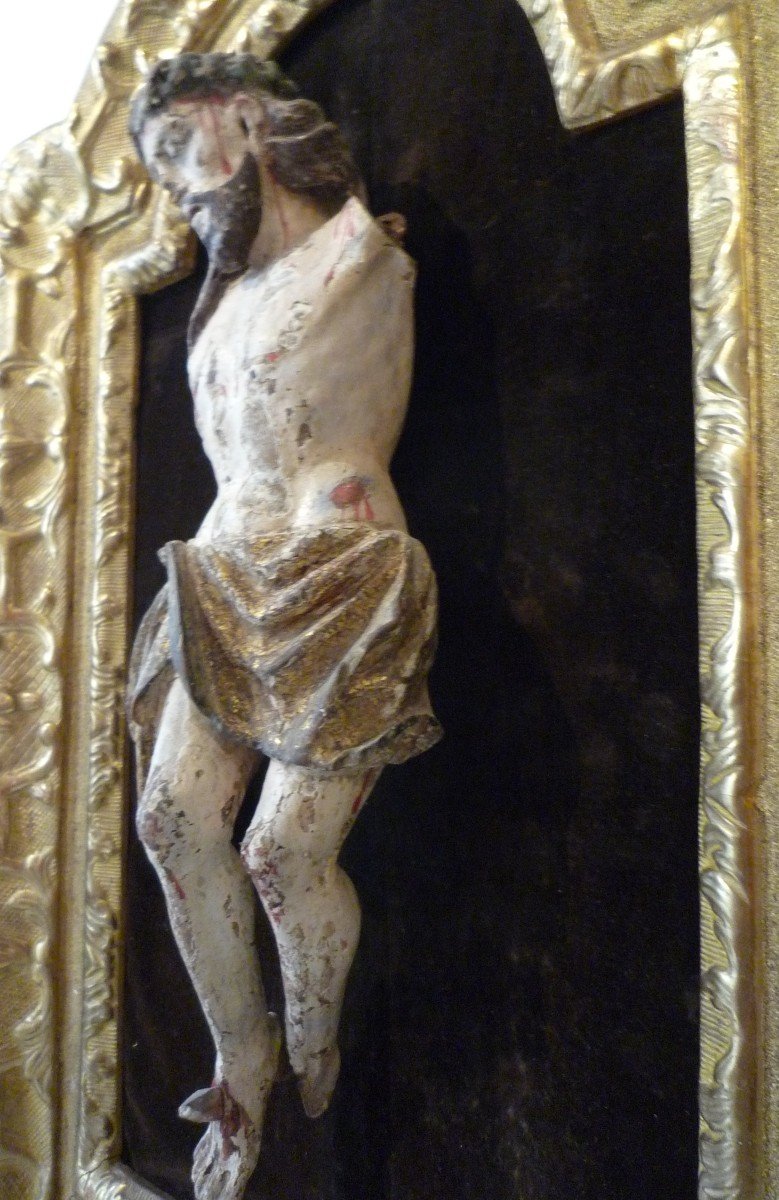 Cadre Christ en bois doré avec Christ en bois polychrome 17ème-photo-2