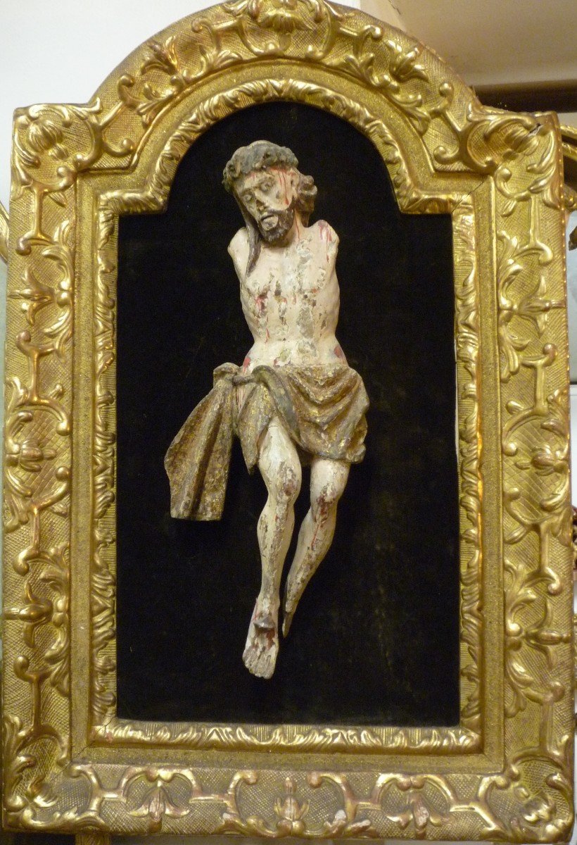 Cadre Christ en bois doré avec Christ en bois polychrome 17ème