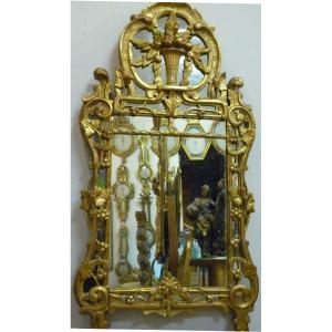 Miroir d'époque Louis XV en bois sculpté et doré 