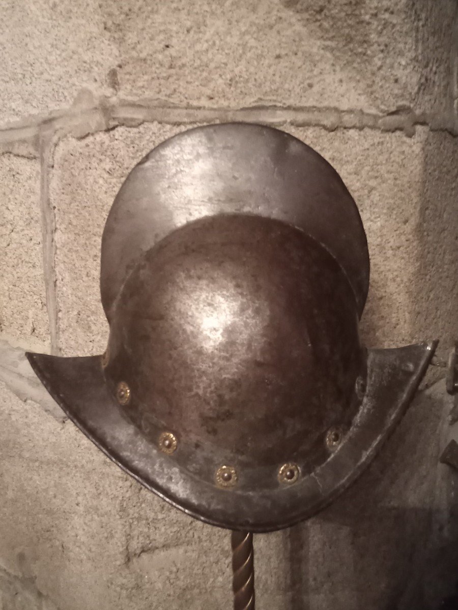 Casque '' Morion à Crète '' De Fantassin Sous La Renaissance . Epoque XVI ème