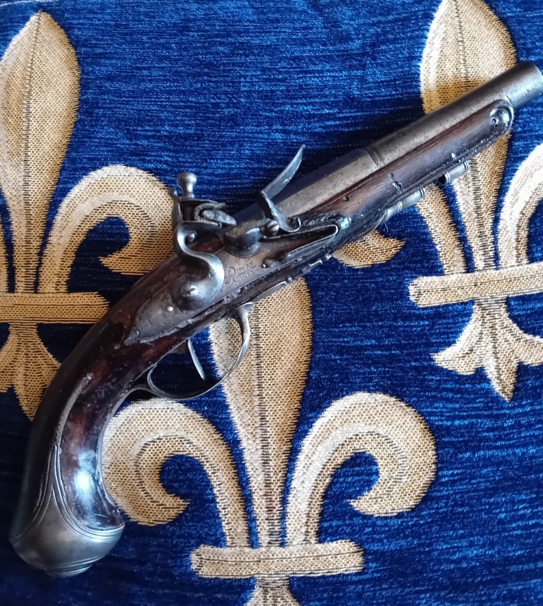 Pistolet de voyage Louis XV par Ouvré à Nantes