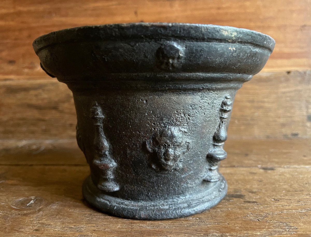 17th Century Bronze Mortar Decorated With Figures And/or Masks - Rouen Normandy-photo-2