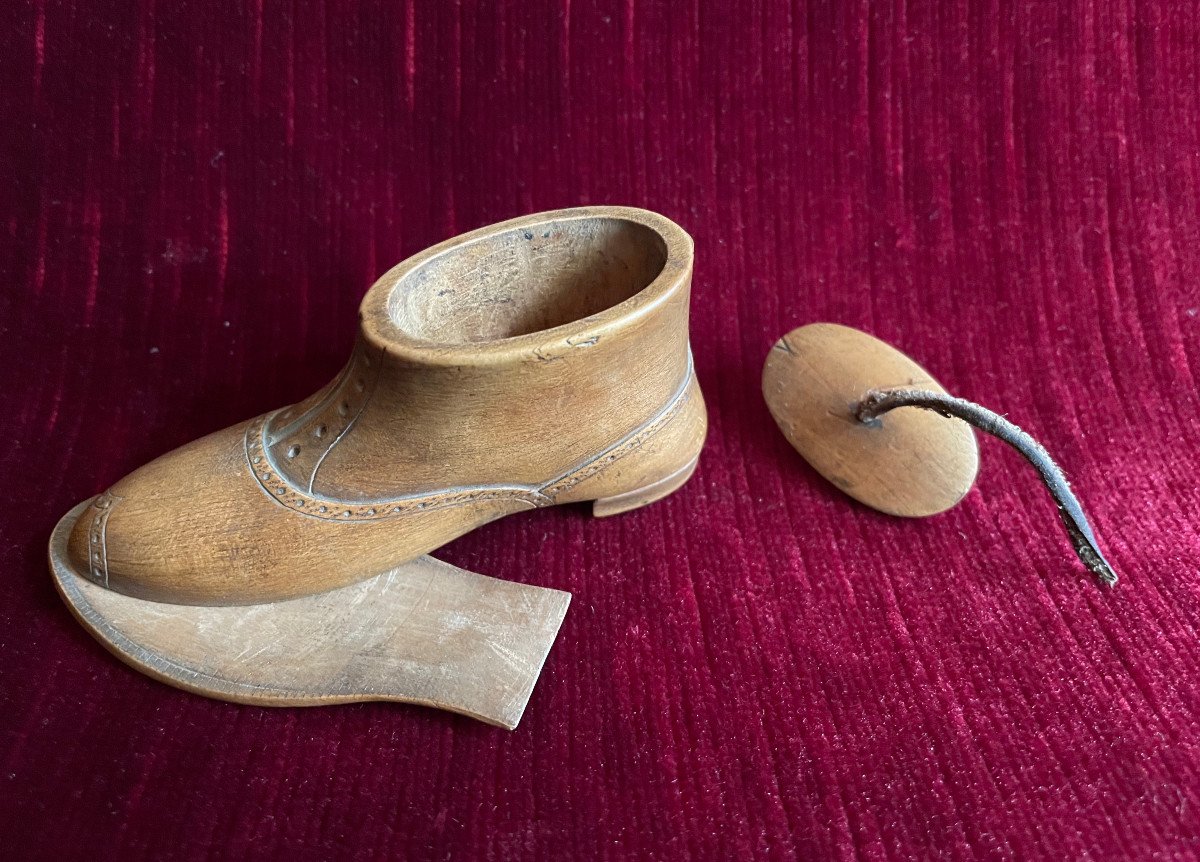 Tabatière porte-allumettes en Bois Sculpté en forme de chaussure - Art Populaire fin XIXème-photo-3