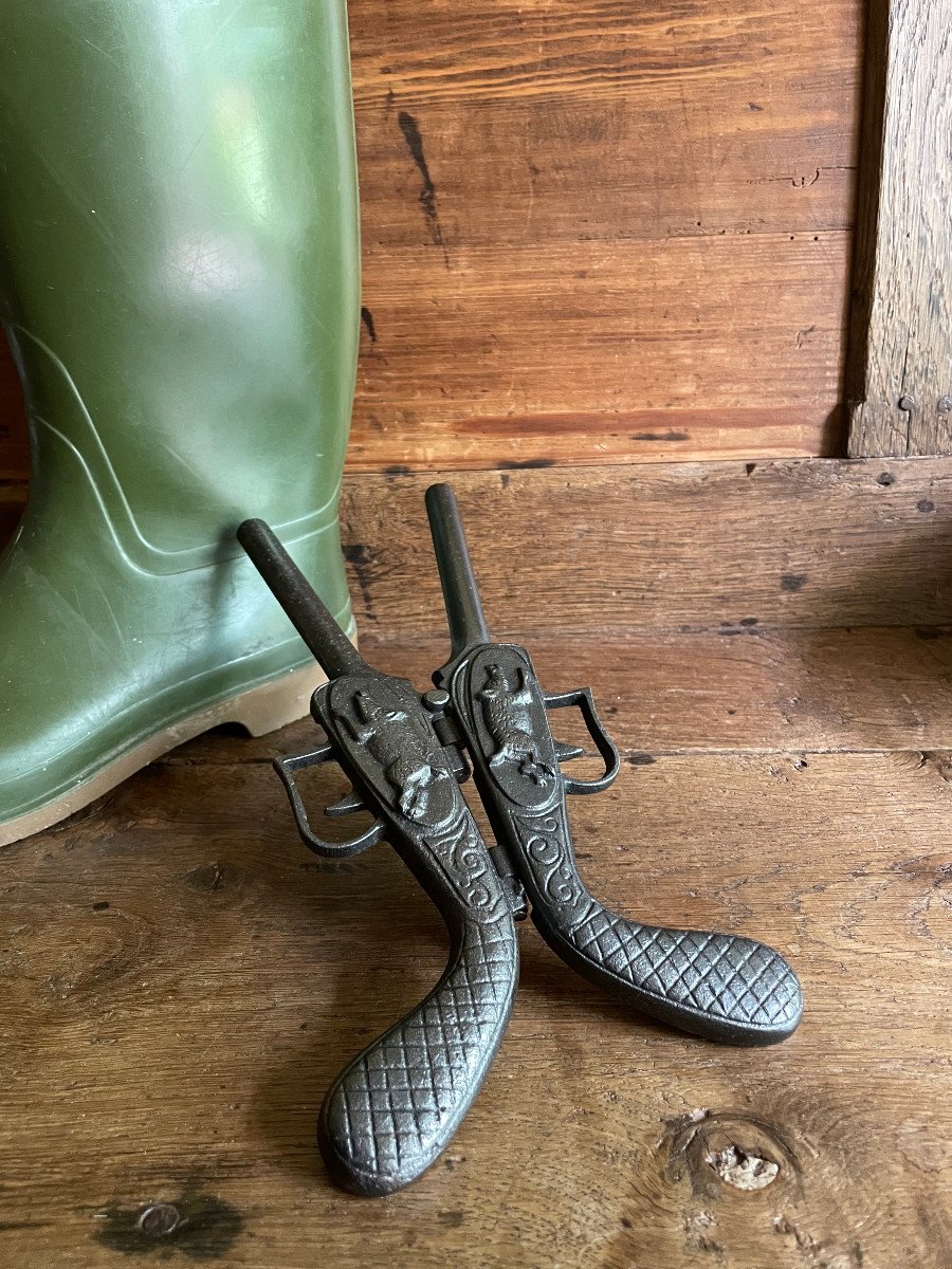 Tire-bottes de Voyage ou de Chasse en forme de Pistolet orné de Sangliers Art Populaire XIXème -photo-2