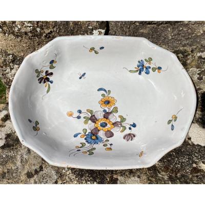 Dish Banette Earthenware XVIIIth Nivernais Or Auxerrois With Polychrome Decor Of Flowers