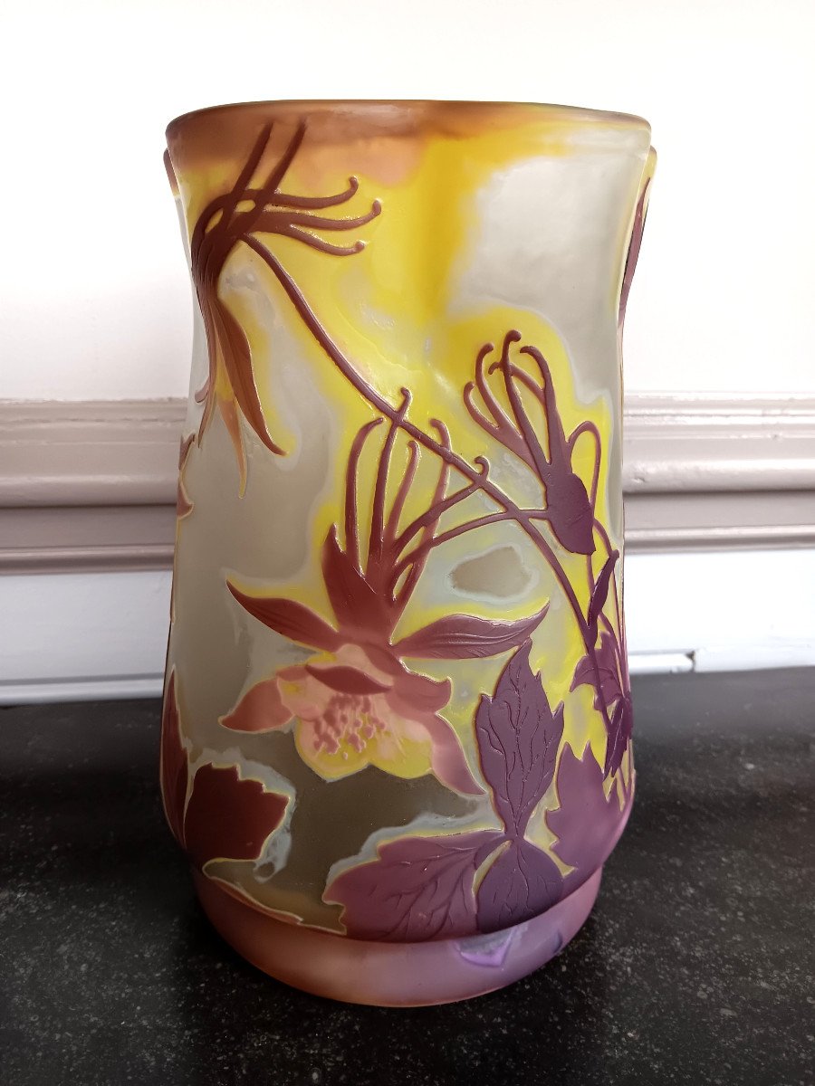 Superb Gallé Vase With Columbines Art Nouveau