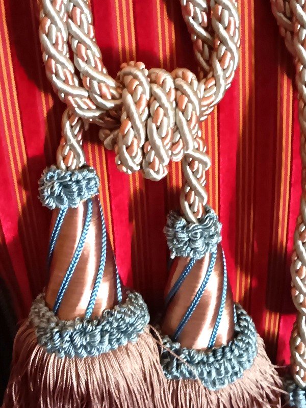 Beautiful Pair Of Curtain Tiebacks In Satin Trimmings With Two Tassels-photo-3