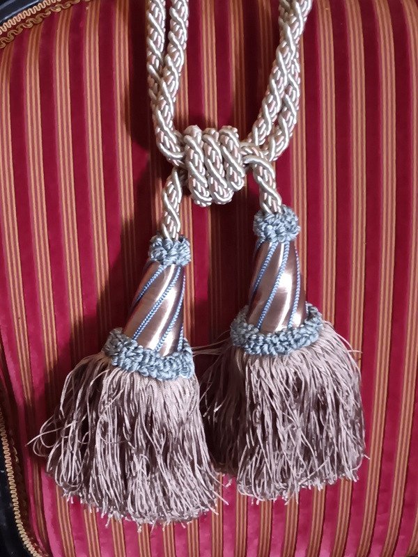 Beautiful Pair Of Curtain Tiebacks In Satin Trimmings With Two Tassels-photo-1