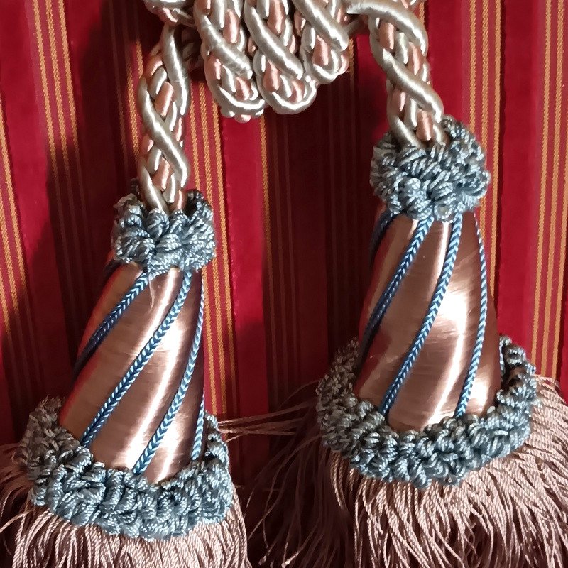 Beautiful Pair Of Curtain Tiebacks In Satin Trimmings With Two Tassels-photo-2