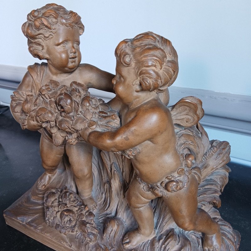 G. Cholin (actif au XIXème) Chérubin Et Amour Angelot Putti Aux Fleurs Sculpture En Terre cuite-photo-1