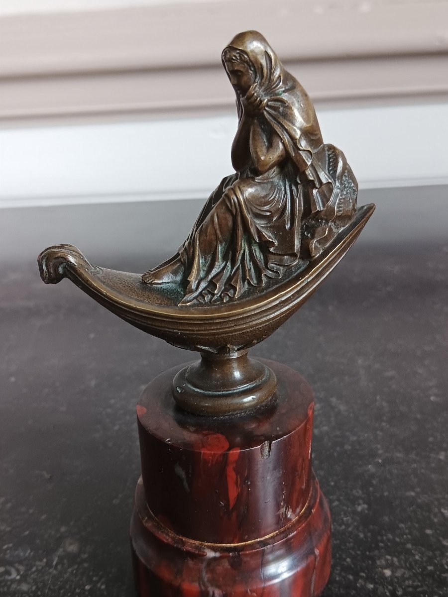 Petite Sculpture Statuette En Bronze De Forme Navette Avec Une Femme Socle En Marbre  griotte-photo-2