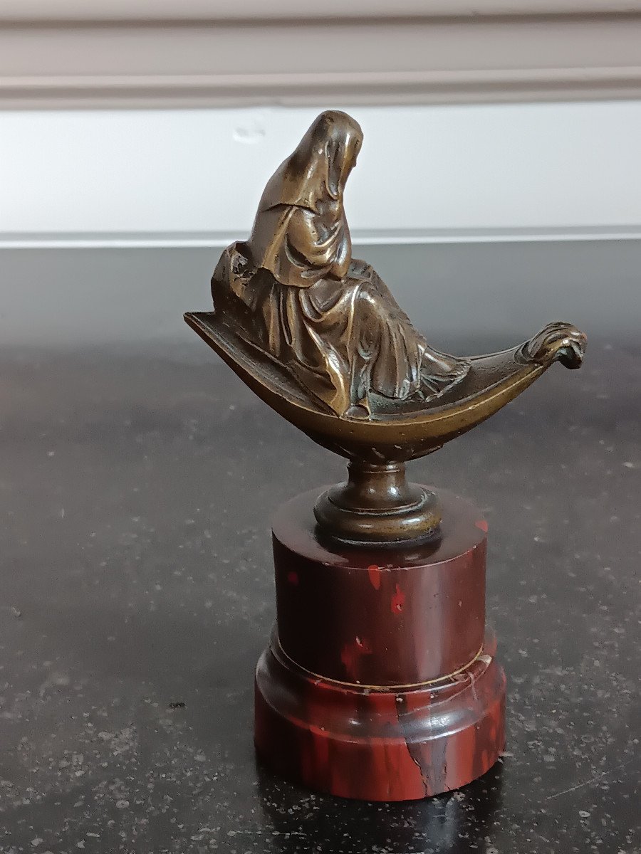 Petite Sculpture Statuette En Bronze De Forme Navette Avec Une Femme Socle En Marbre  griotte-photo-1