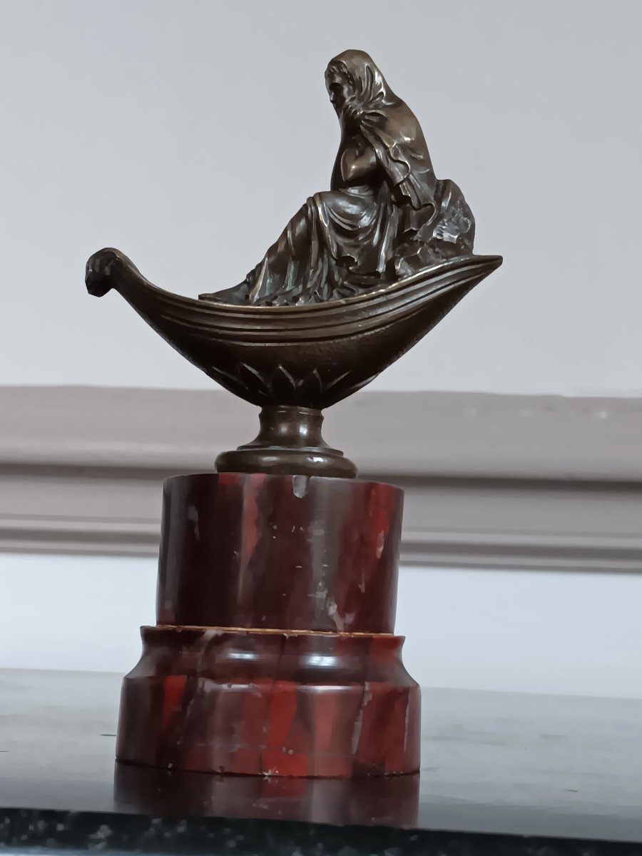 Petite Sculpture Statuette En Bronze De Forme Navette Avec Une Femme Socle En Marbre  griotte-photo-3