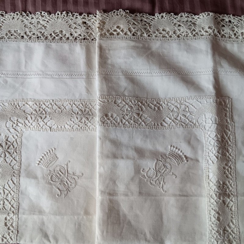 Embroidered Linen Sheet And Lace And Two Matching Pillowcases From Château Under Count's Crown 19th Century -photo-7