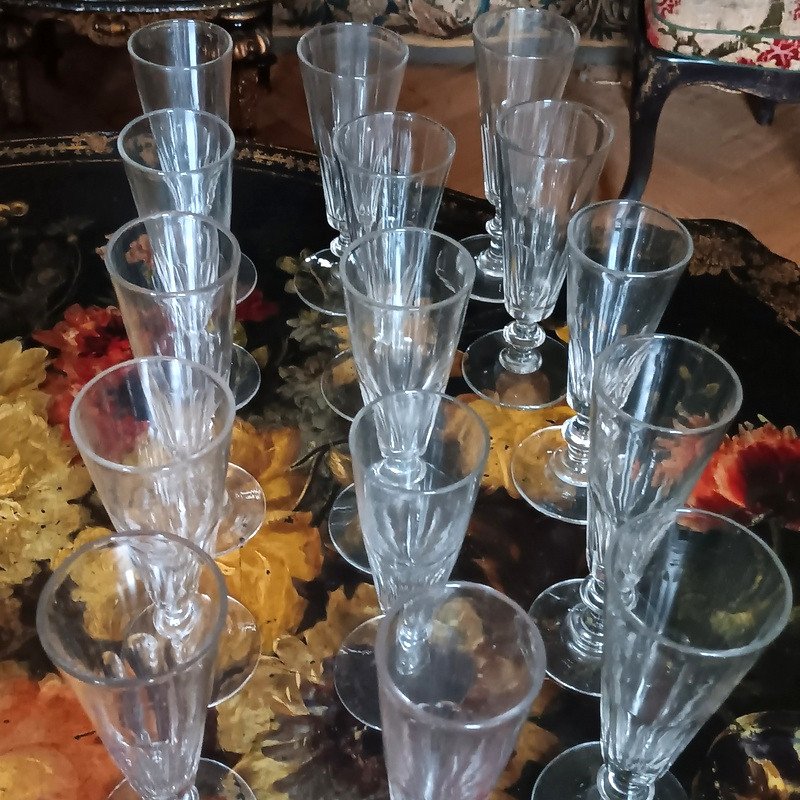 Beautiful Set Of 15 19th Century Blown Glass Champagne Flutes-photo-2