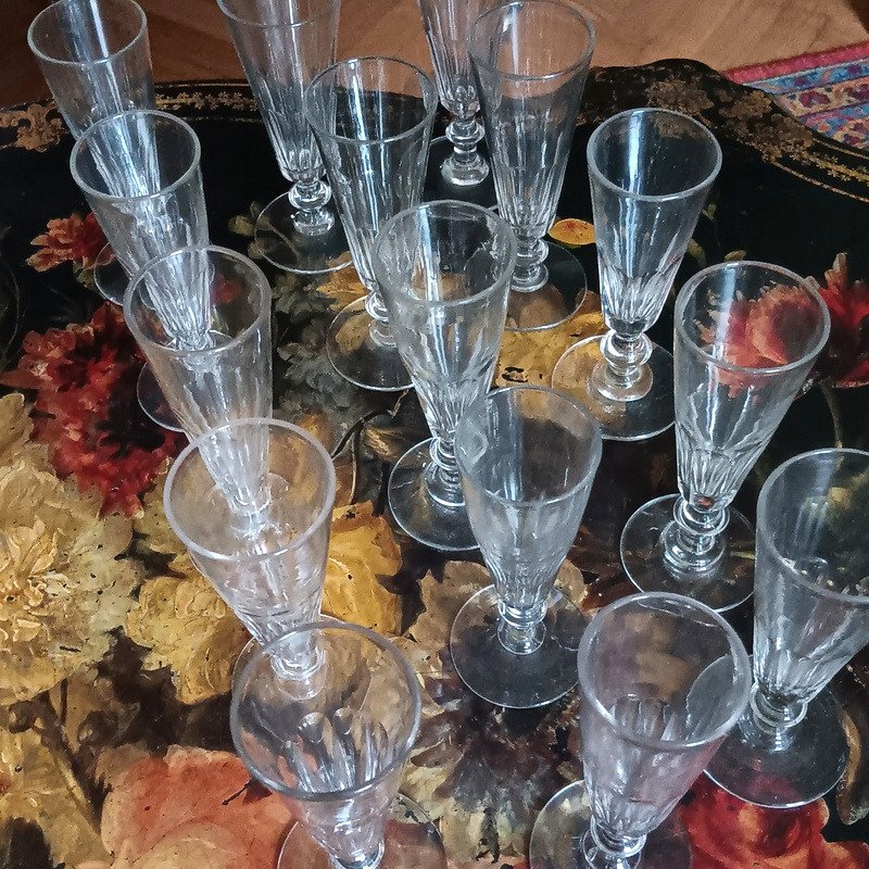 Beautiful Set Of 15 19th Century Blown Glass Champagne Flutes-photo-4