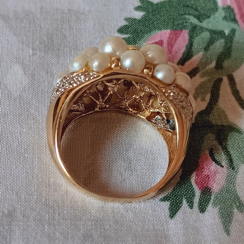 Elegant 18k Gold Ring With Pearls And Diamonds-photo-4