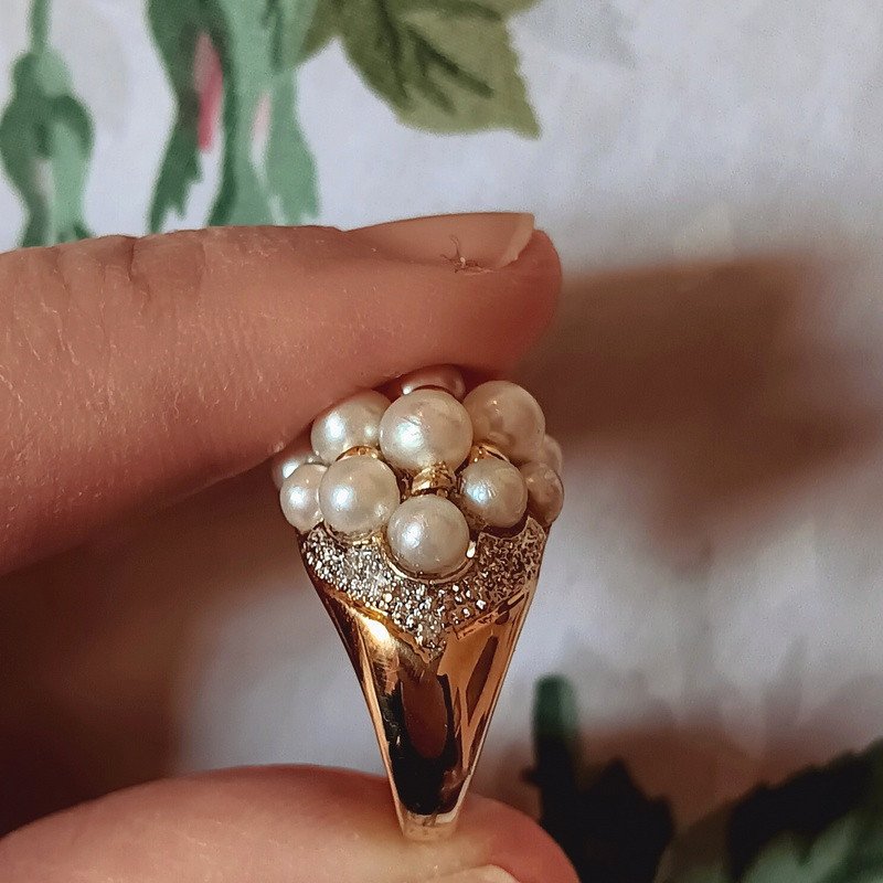 Elegant 18k Gold Ring With Pearls And Diamonds-photo-2