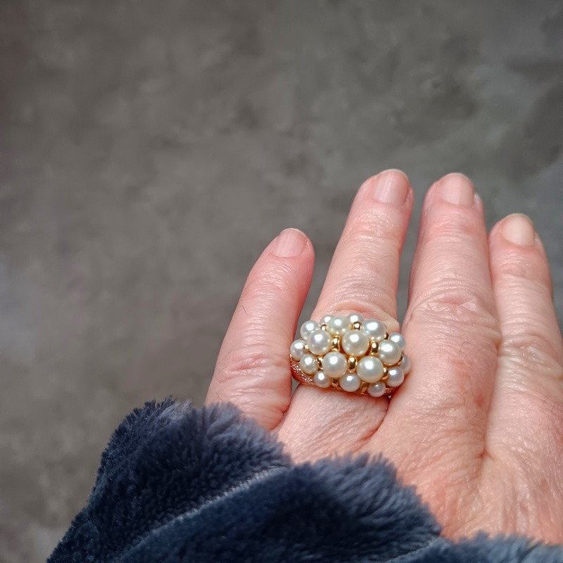 Elegant 18k Gold Ring With Pearls And Diamonds-photo-4