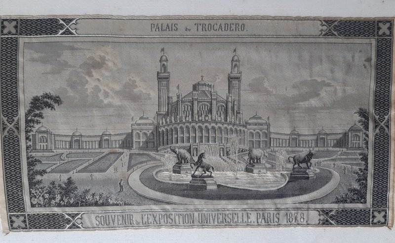  Le Trocadéro souvenir de l'Exposition Universelle de 1878 à Paris panneau de soie broderie XIXème siècle-photo-2