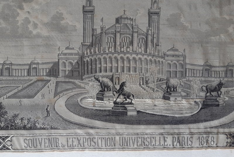  Le Trocadéro souvenir de l'Exposition Universelle de 1878 à Paris panneau de soie broderie XIXème siècle-photo-1