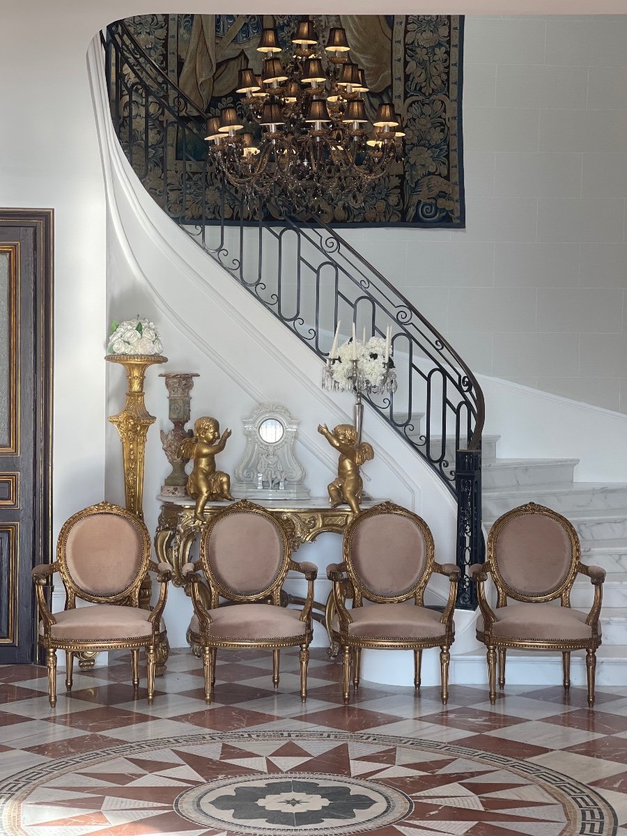 Série De Quatre Fauteuils De Style Louis XVI