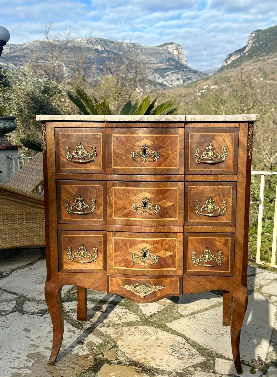 Petite Commode En Marqueterie à Ressaut Central époque XIX Eme Siècle 