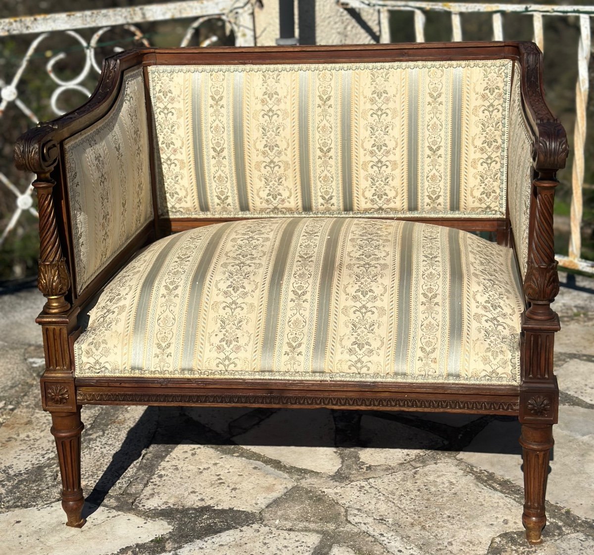 Fauteuil Bas De Style Louis XVI En Bois Finement Sculpté époque XIXeme Siècle -photo-3