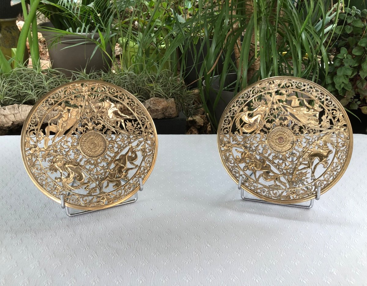 Paire D’assiettes En Bronze 