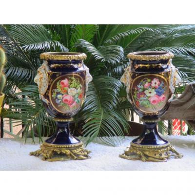 Paire De Vases  En Porcelaine De Sèvres 