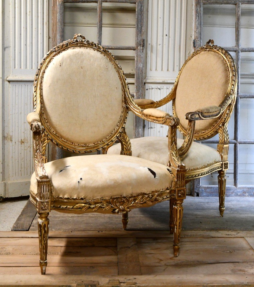 Paire de Fauteuils a la Reine en bois doré