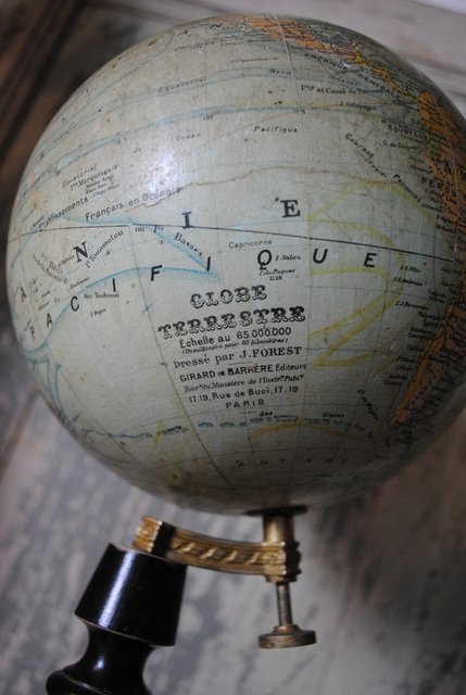 Globe Terrestre Dressé Par J.forest-photo-1