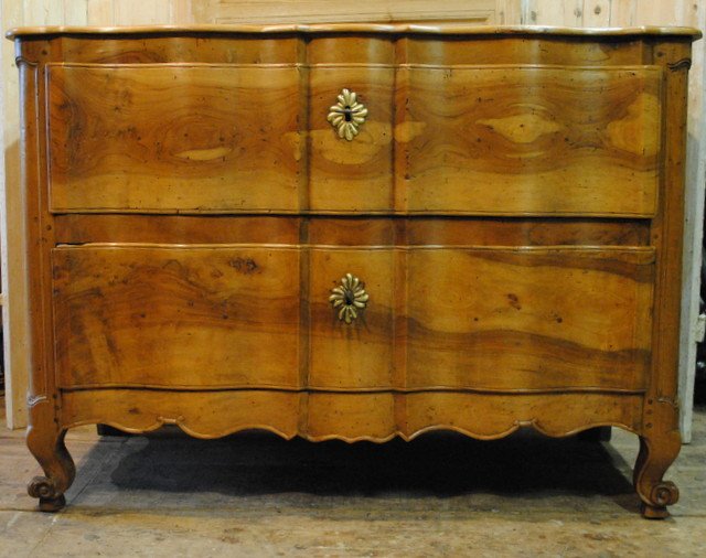 Commode Arbalète En Noyer XVIII