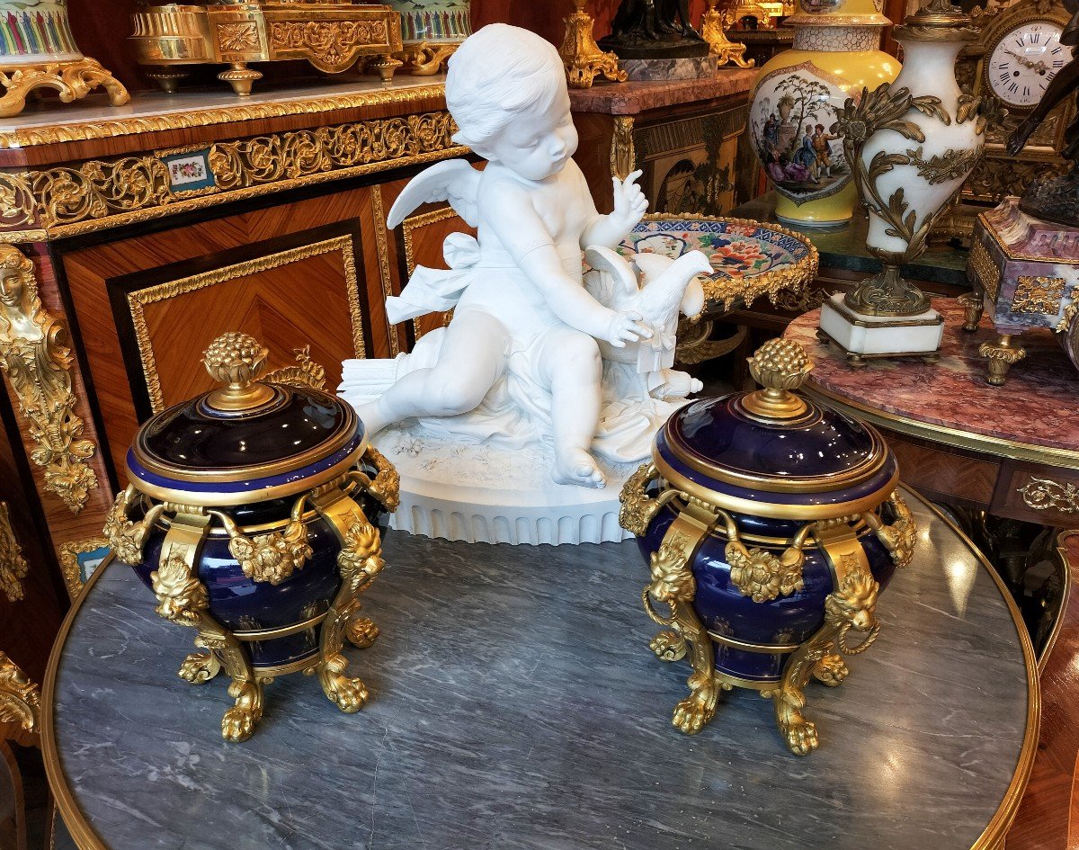 Paire d'Urnes Couvertes En Porcelaine Style Sèvres -photo-1