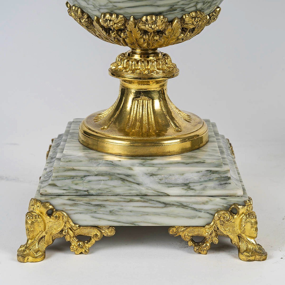 Pair Of Important Cassolettes In Marble And Gilt Bronze -photo-3