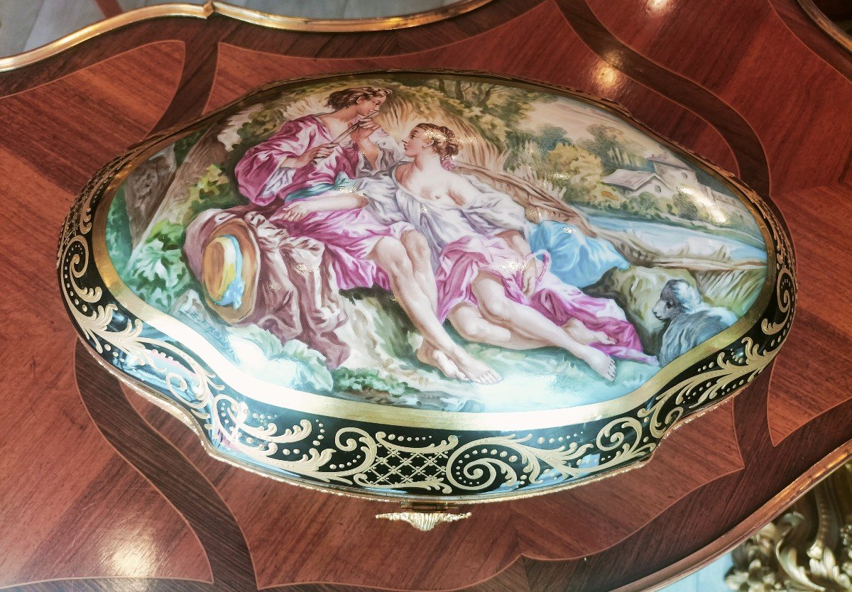 Important Sèvres Porcelain Box -photo-2