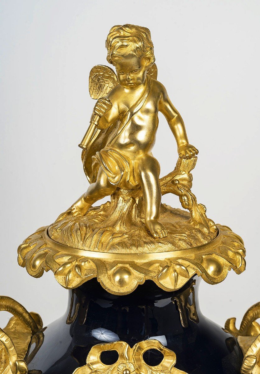 Importante Pendule En Porcelaine Bleue De Sèvres Et Bronze Doré époque Napoléon III -photo-1