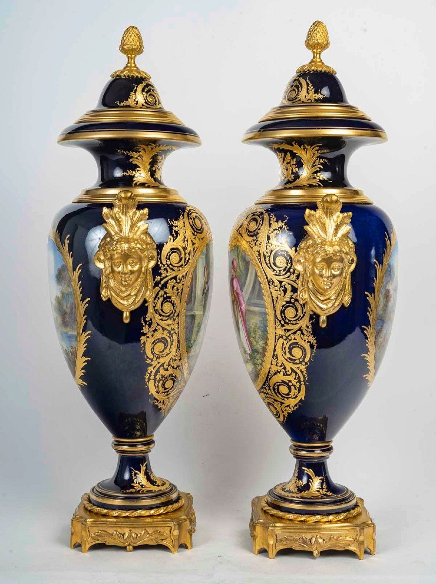 Paire De Grands Vases En Porcelaine Monture Bronze Doré -photo-3