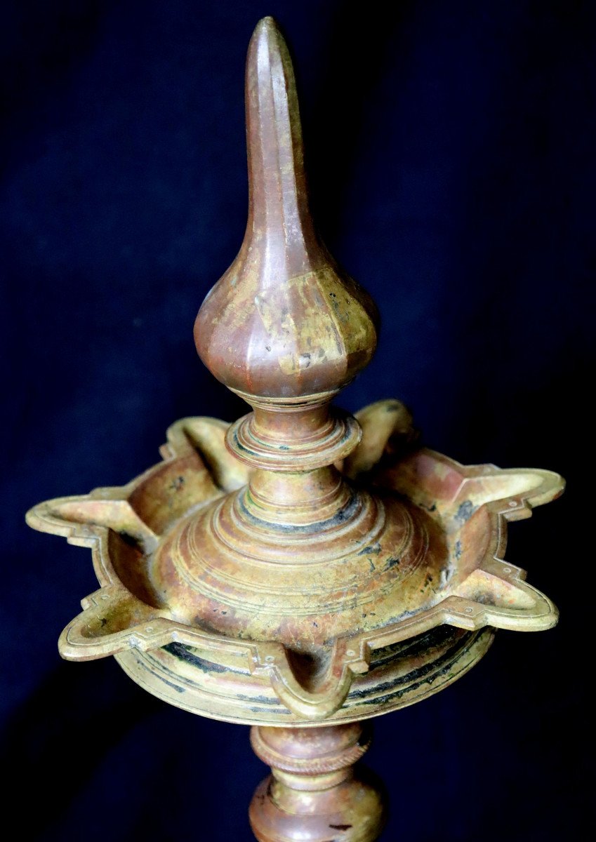 Large Oil Lamp With Seven Nozzles In Gold Bronze Kerala-photo-3