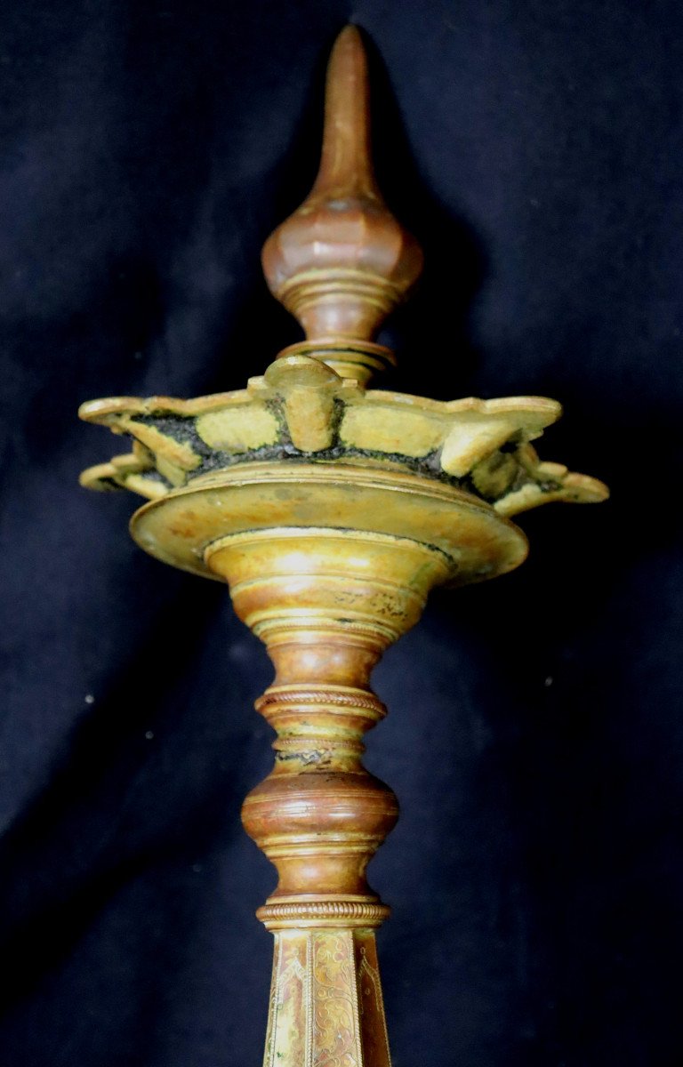 Large Oil Lamp With Seven Nozzles In Gold Bronze Kerala-photo-3