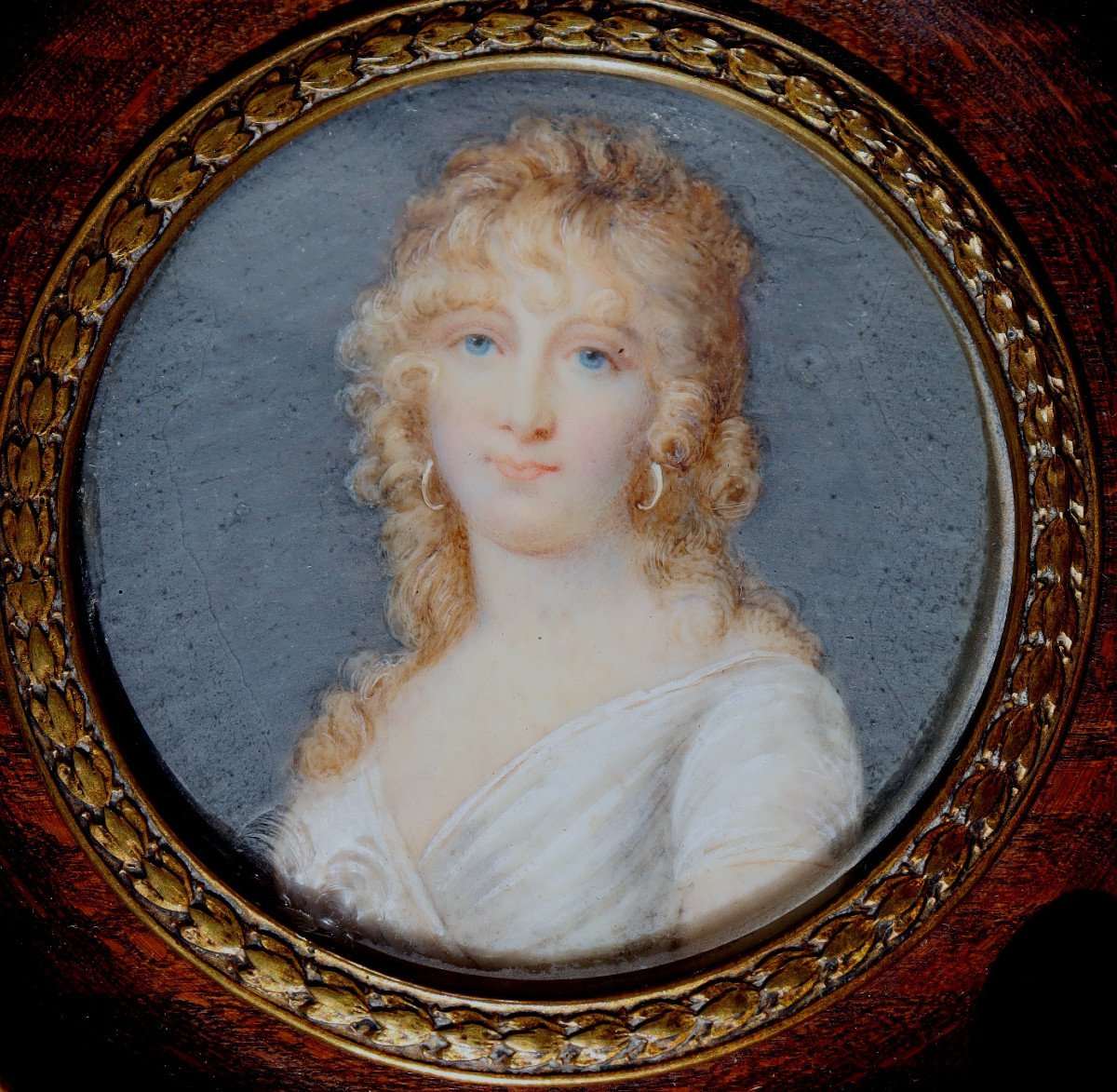 ECOLE FRANCAISE CIRCA 1810 :  MINIATURE "JEUNE FEMME BLONDE"