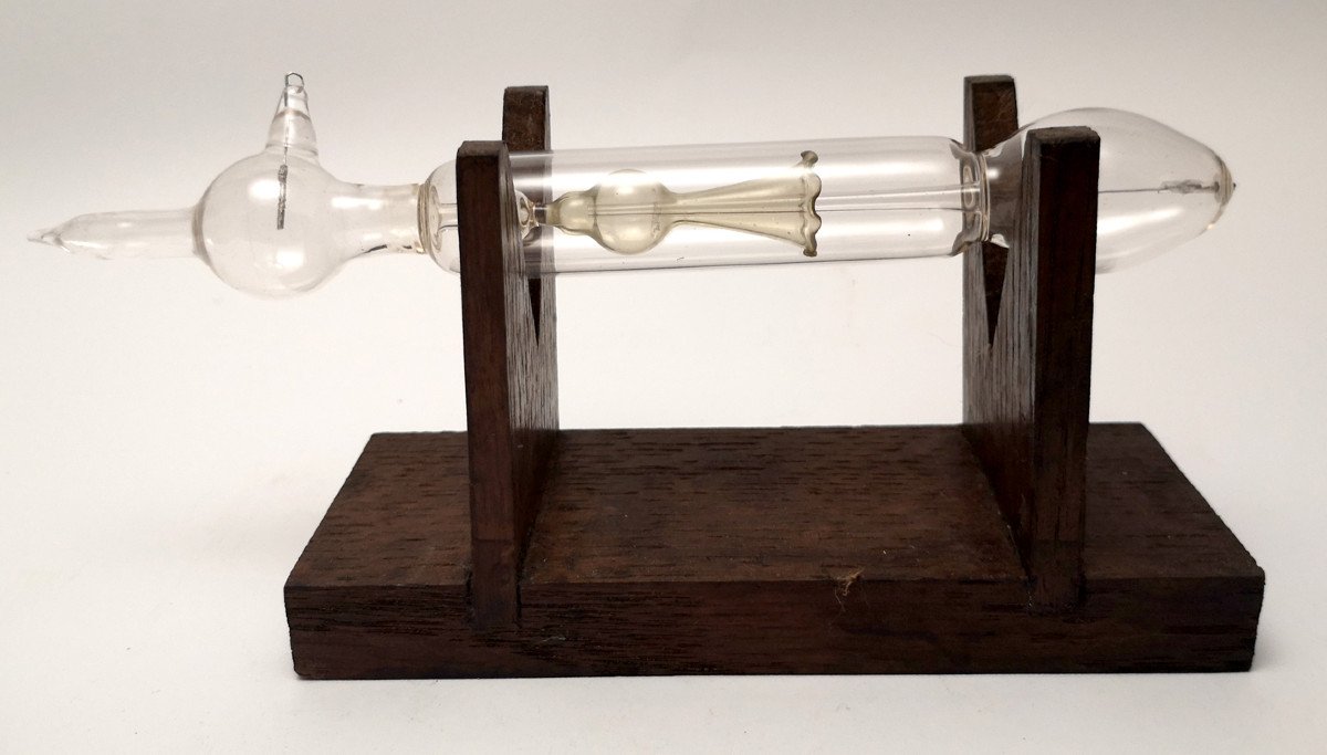 Ornemental Cascade  Geissler Tube C. 1900-photo-3