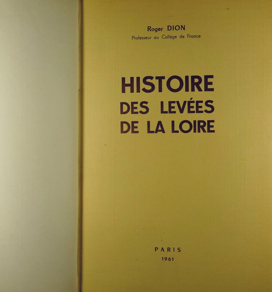 DION (Roger) - Histoire des levées de la Loire. Paris, Chez l'auteur, 1961, bien relié.