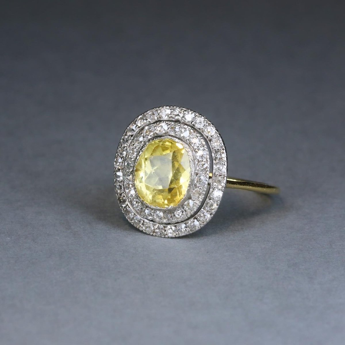 Bague Ancienne En Or, Platine, Saphir Jaune Et diamants-photo-3