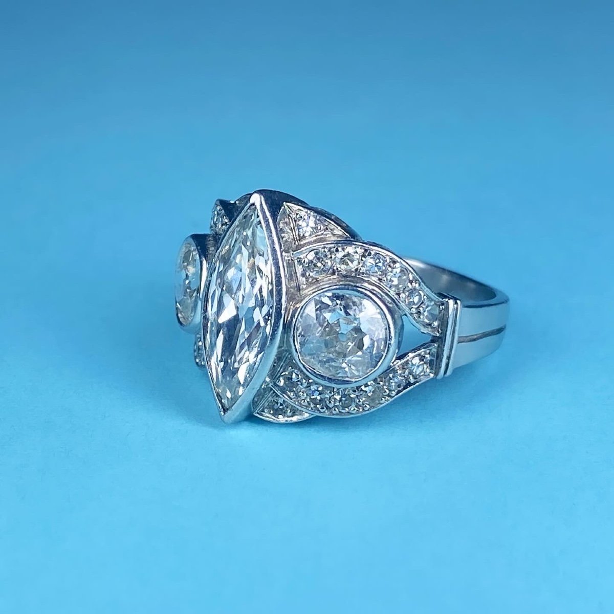 Art Deco Ring In Platinum And Diamonds-photo-2