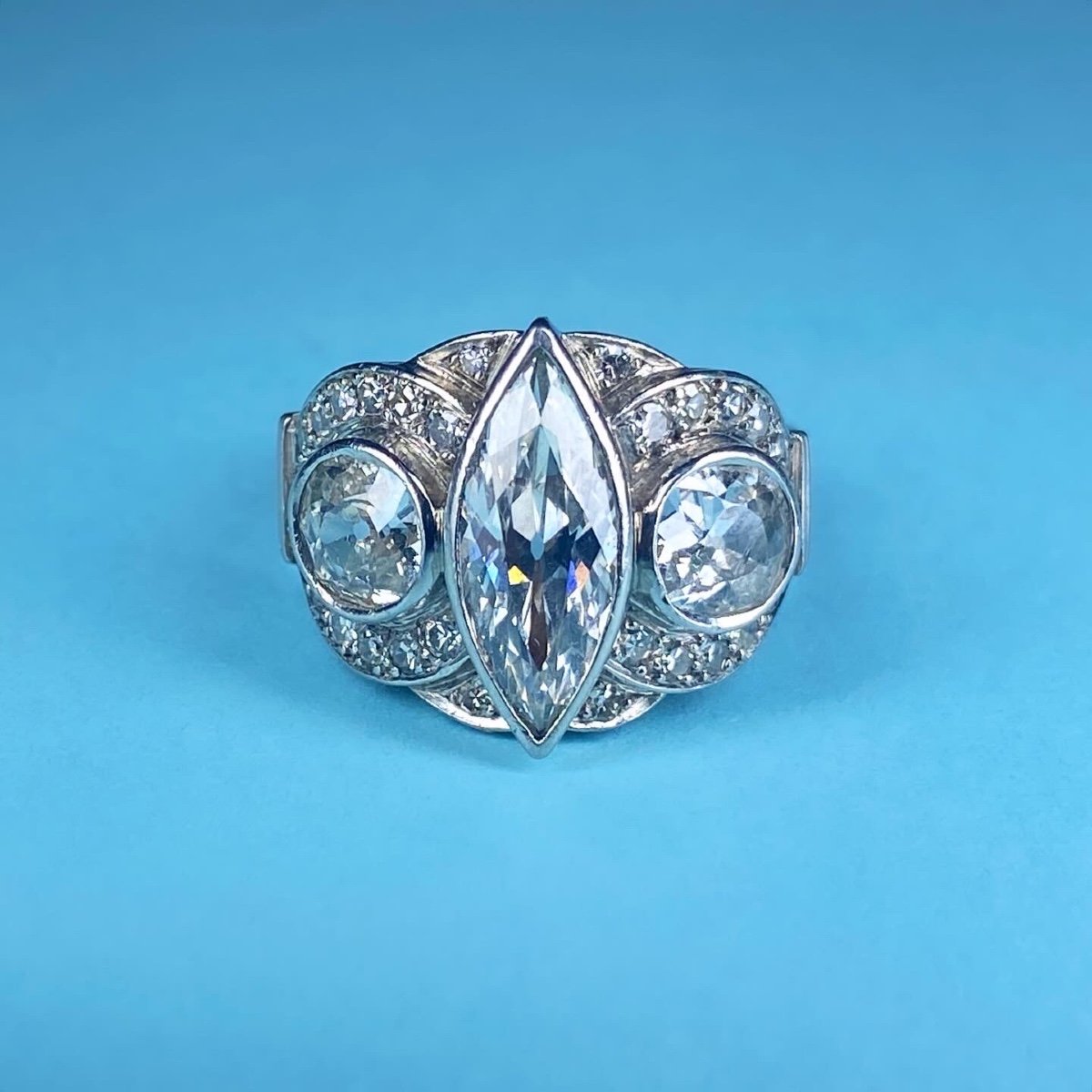 Art Deco Ring In Platinum And Diamonds