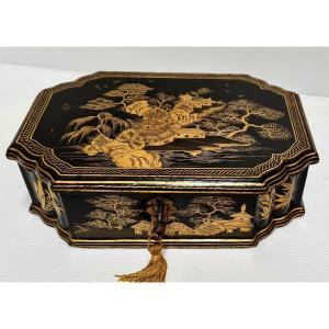 Chinese Lacquer Box Box 18th Louis XV Period Golden Landscape Decor 