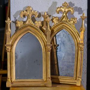 Paire De Miroirs Néogothique En Bois Doré