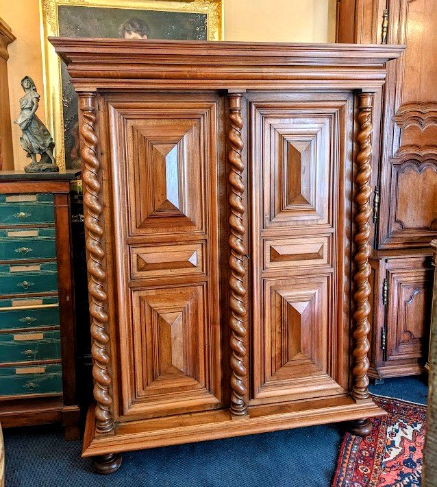 Petite Armoire De Style Louis XIII En Noyer .-photo-3