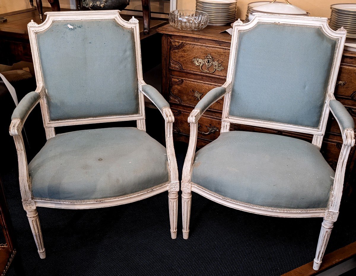 Paire De Fauteuils d'époque Louis XVI à Dossier Plat En Bois Peint .